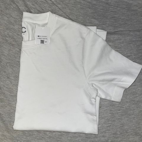 Hvit t-skjorte str. XS