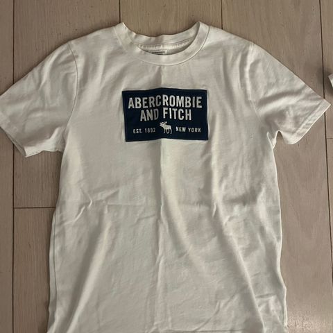 T shirts fra Abercrombie