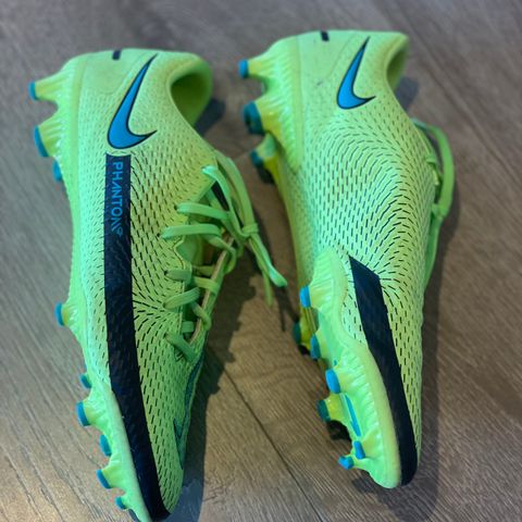 Fotballsko Nike PHANTOM str: US 7.  ( 38)