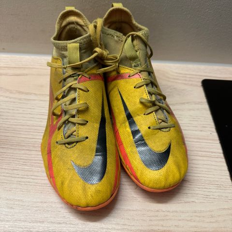 Nike fotballsko str 36