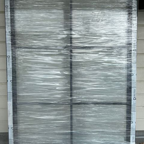 1 stk PVC vindu, sort, fastkarm, 110x160 cm