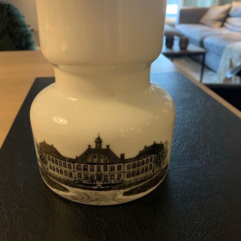 Vase Heinrich med håndmalt motiv