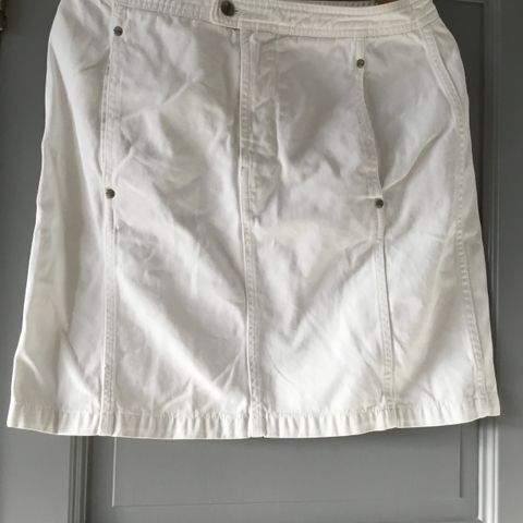Hvitt jeans sommerskjørt fra Inwear, 42.