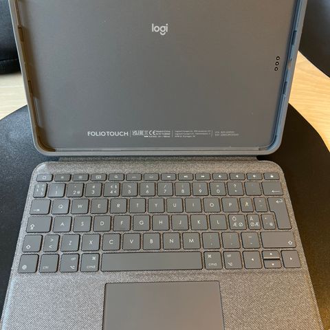 Logitech Folio Touch 5 gen iPad air 11"