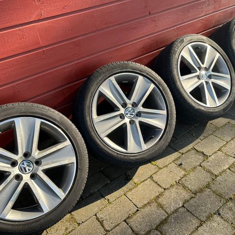 17’’ VW originale felger m/dekk