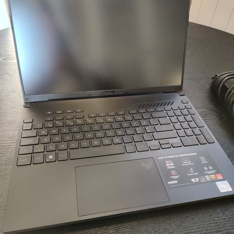 Rå gaming laptop-16" skjerm. 1 år. Kjøpt for 15990.