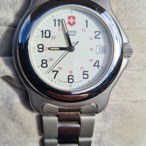 Swiss Army Officers klokke