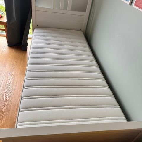 Ikea Hemnes seng og madrass