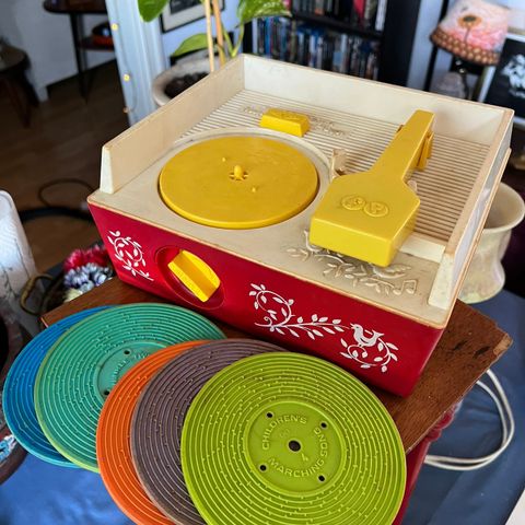 Vintage 1971 Fisher Price Music Box Player m/5 plater