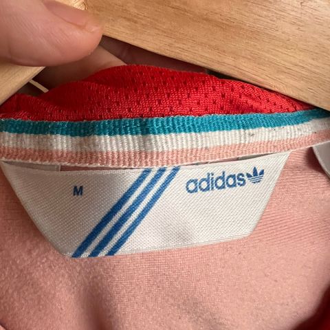 Strøken, kul, retro Adidas-jakke