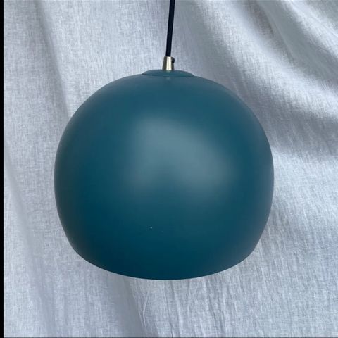 Bolia Ball taklampe pendel petroleumsblå