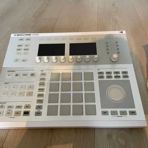 trommemaskin - Maschine studio av Native Instruments