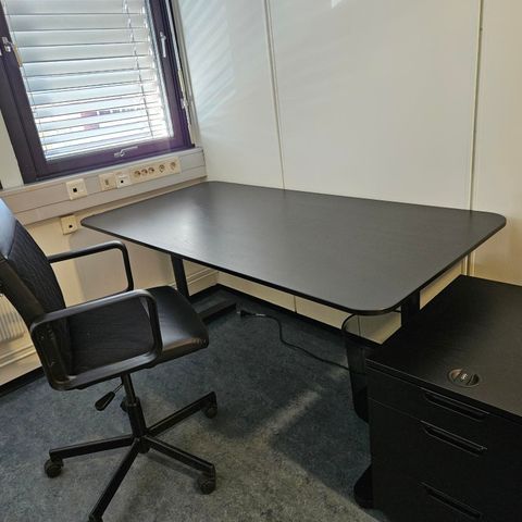 Div kontormøbler / komplett kontorplass / Loungestoler
