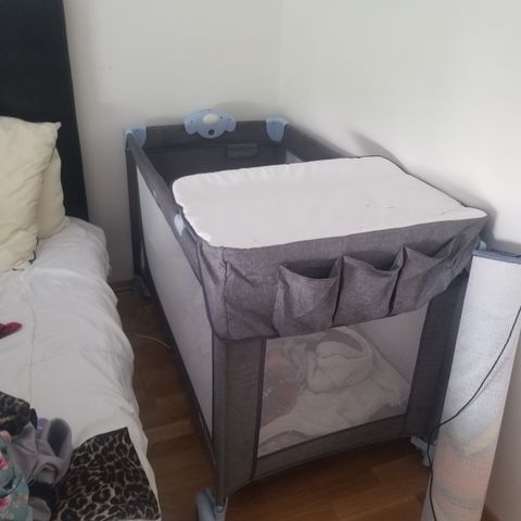 Baby crib