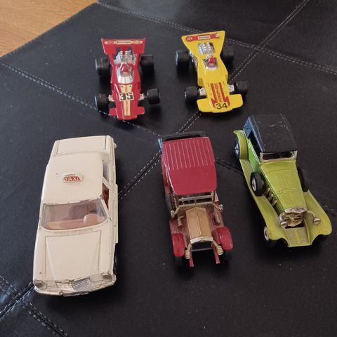 Modell bilar Corgi Toys og Matchbox.