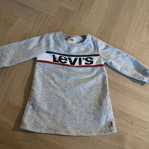 Levis kjole 2 år