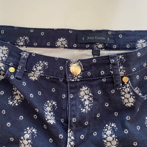 JUICY COUTURE DENIM SHORTS (M)