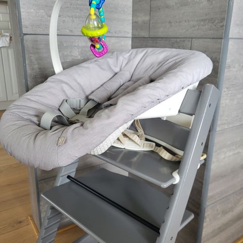 Stokke newborn sete med leke