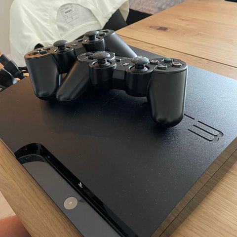 PlayStation 3 m/ to gode kontroller