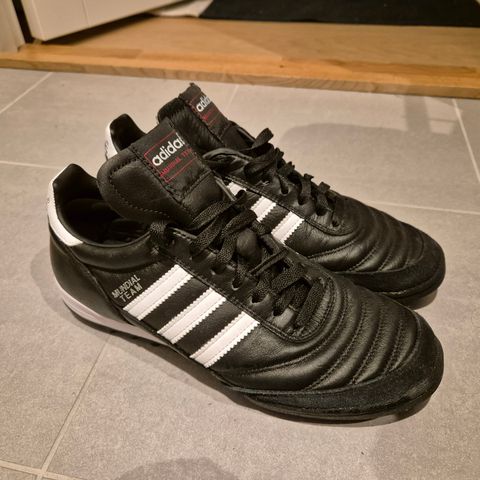 Adidas Mundal Team fotballsko str.40 2/3