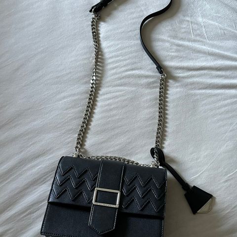 Charles & Keith Cross Body Veske