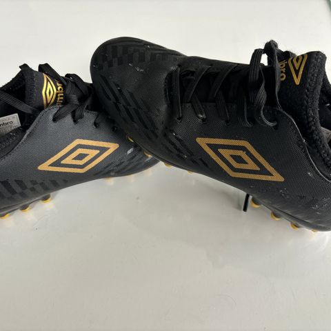 Umbro fotballsko barn str 35