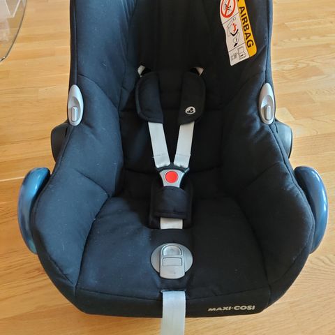 Maxi Cosi Cabriofix med ISOFIX-base og nyfødtinnlegg