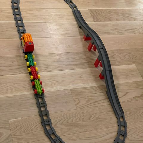 Lego Duplo elektrisk tog selges med bro