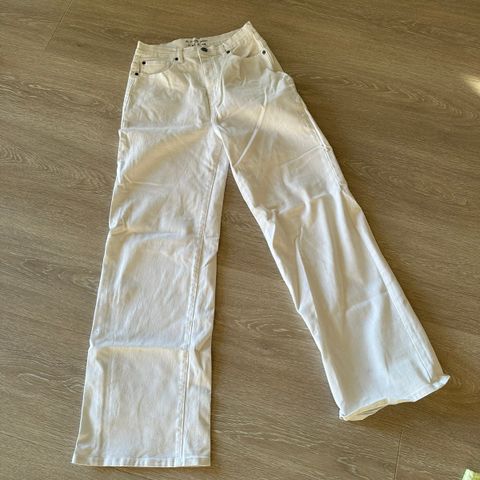 Hvit jeans fra sisters point
