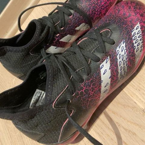 Adidas Predator fotballsko str 32