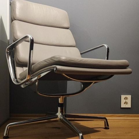 Sjelden Orginal Vitra Eames EA-216 soft pad Limited Edition "skinn bak"