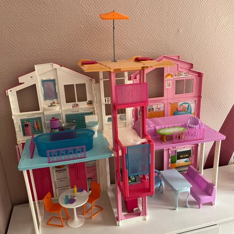 Barbie Malibu Town House