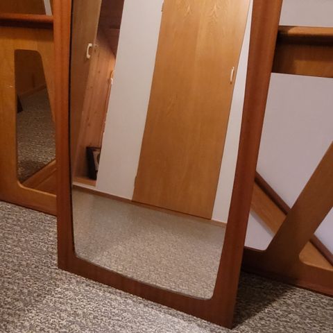 Gammelt håndlaget speil, mellomstor størrelse