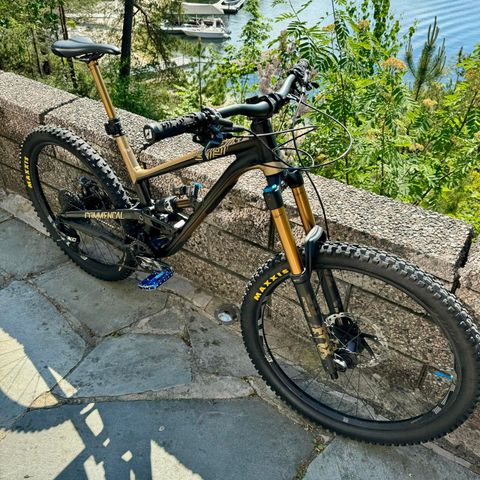 Rå Commencal Signature (dobbelt sett med hjul) sykkel