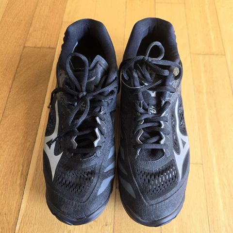 Mizuno Wave Lightning Z5