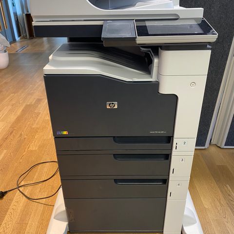 Selger en multifunksjon kontor printer til god pris