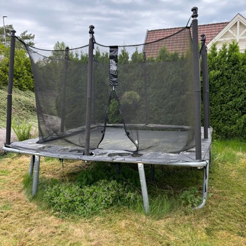 Brukt trampoline gis bort