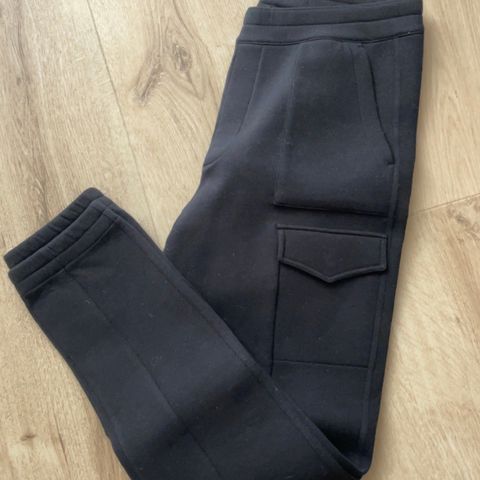 Ubrukt, svart,  bukse fra Holzweiler
