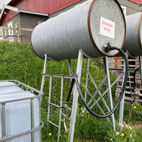 Diesel tank 600 liter med stativ