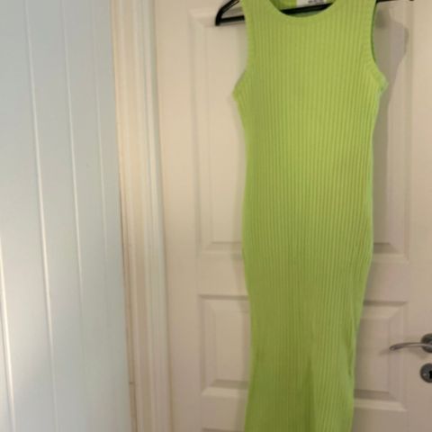 Nydelig limegrønn kjole fra Selected femme