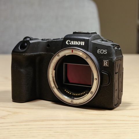 Canon EOS RP m/ EF-RF-adapter
