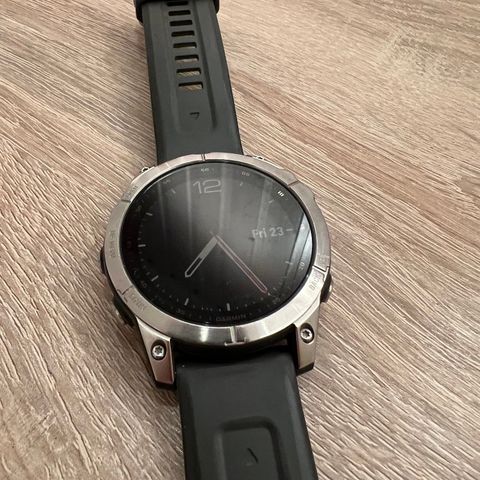 Pent brukt Garmin Fenix 7 byttes mot Forerunner 965