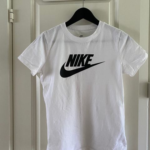 Nike Tee t-skjorte S