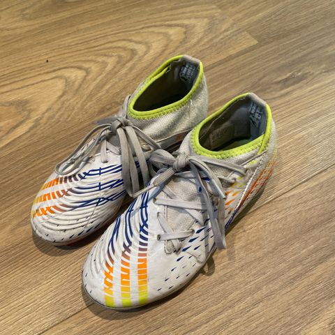 Adidas fotballsko str 33