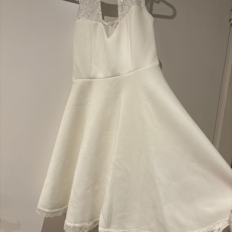 Hvit kjole