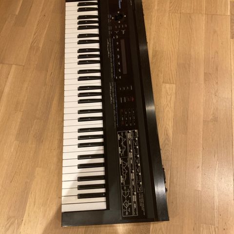 Roland D-50  Mangler stort sett hovedkort og bender