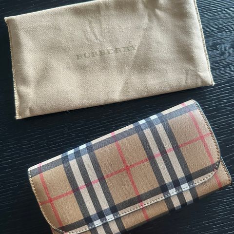 En vakker, som ny, Burberry clutch