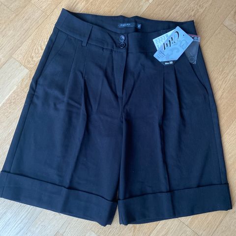 Dem praktiske City-SHORTS  dame. Ubrukt. Str. M. Livvidde 79cm