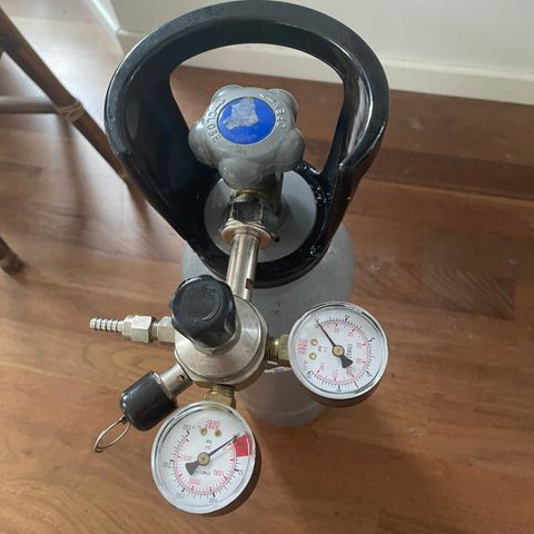 CO2 flaske 4 kg med regulator