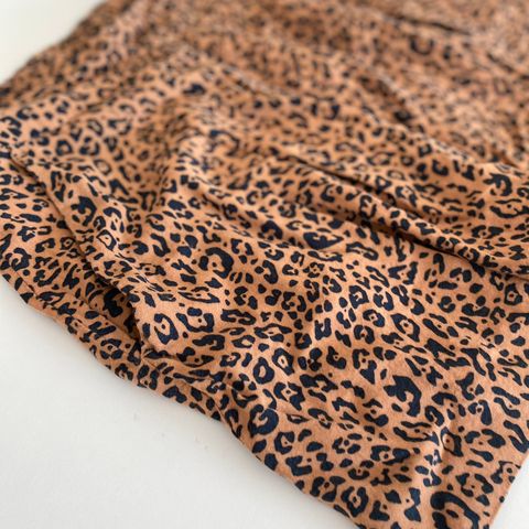Myk, behagelig shorts i leopardmønster fra HM. Fin passform. Lommer.